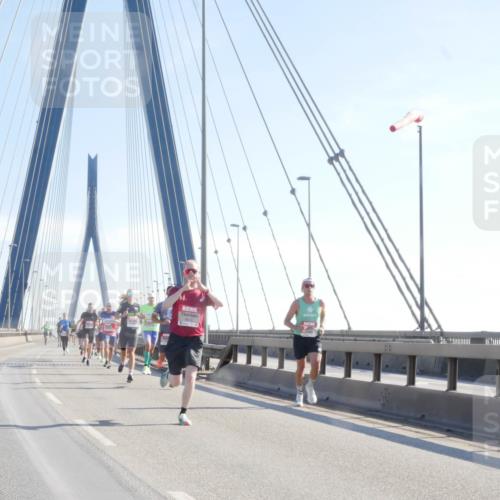 03.10.2025 - Köhlbrandbrückenlauf Matties Gatica Varas http://msf.ph/oto/9020169 03.10.2025 12:21:24 Position 1  meine-sportfotos.de