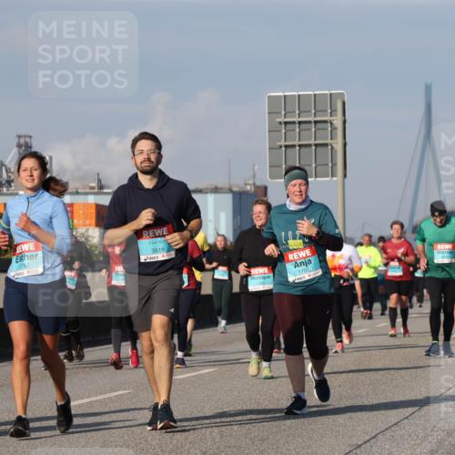 03.10.2025 - Köhlbrandbrückenlauf Luisa Fischer http://msf.ph/oto/9020170 03.10.2025 11:12:07 Position 3 2763, 3819, 1700 meine-sportfotos.de