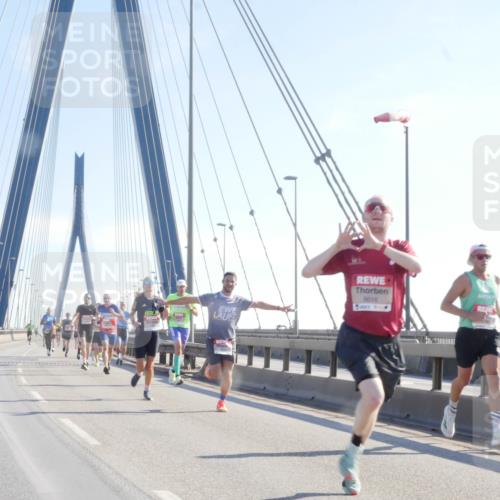 03.10.2025 - Köhlbrandbrückenlauf Matties Gatica Varas http://msf.ph/oto/9020177 03.10.2025 12:21:26 Position 1 6016 meine-sportfotos.de