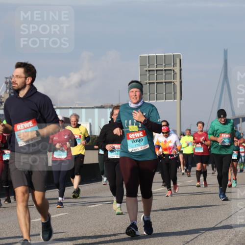 03.10.2025 - Köhlbrandbrückenlauf Luisa Fischer http://msf.ph/oto/9020185 03.10.2025 11:12:08 Position 3 763, 2725, 2025, 1700 meine-sportfotos.de