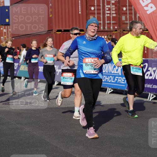 03.10.2025 - Köhlbrandbrückenlauf Michael Burmester http://msf.ph/oto/9020193 03.10.2025 10:20:58 Ziel 1463, 1607, 1609, 1667, 1706, 1846, 1965, 2076, 2200, 2362, 2416, 2456, 2512, 2720, 2721, 2943, 2969, 2977, 2978, 3215, 3306, 3408, 3772 meine-sportfotos.de
