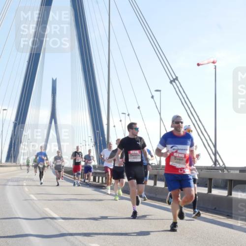 03.10.2025 - Köhlbrandbrückenlauf Matties Gatica Varas http://msf.ph/oto/9020208 03.10.2025 12:21:30 Position 1 4023 meine-sportfotos.de