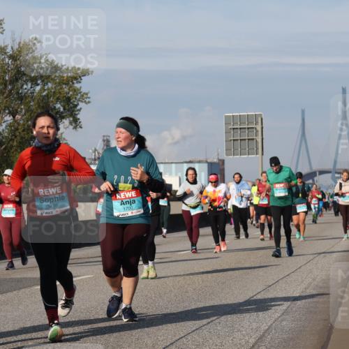 03.10.2025 - Köhlbrandbrückenlauf Luisa Fischer http://msf.ph/oto/9020209 03.10.2025 11:12:11 Position 3 3819, 3479, 1700 meine-sportfotos.de