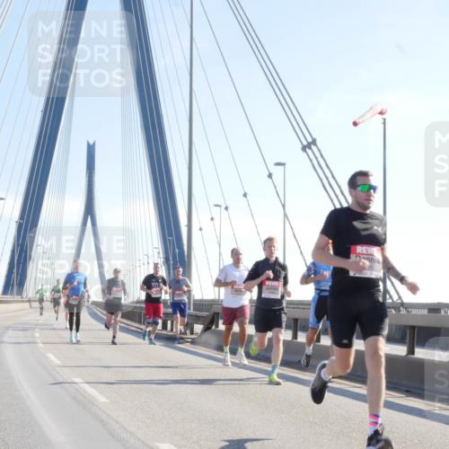 03.10.2025 - Köhlbrandbrückenlauf Matties Gatica Varas http://msf.ph/oto/9020214 03.10.2025 12:21:31 Position 1 9 meine-sportfotos.de