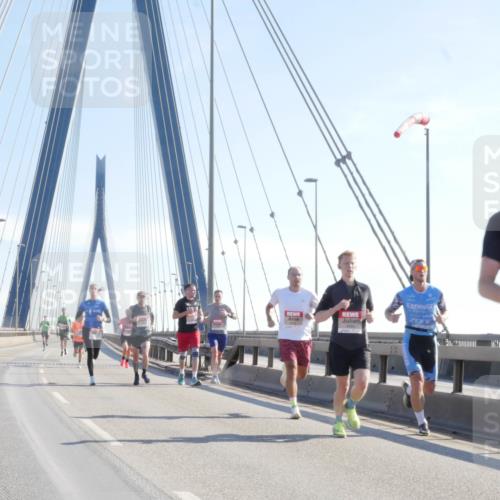 03.10.2025 - Köhlbrandbrückenlauf Matties Gatica Varas http://msf.ph/oto/9020220 03.10.2025 12:21:32 Position 1  meine-sportfotos.de