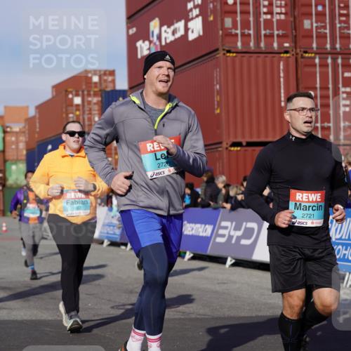 03.10.2025 - Köhlbrandbrückenlauf Michael Burmester http://msf.ph/oto/9020222 03.10.2025 10:20:59 Ziel 1463, 1609, 1667, 1846, 1965, 2076, 2200, 2362, 2416, 2456, 2512, 2720, 2721, 2943, 2969, 2977, 2978, 3215, 3306, 3408, 3772 meine-sportfotos.de