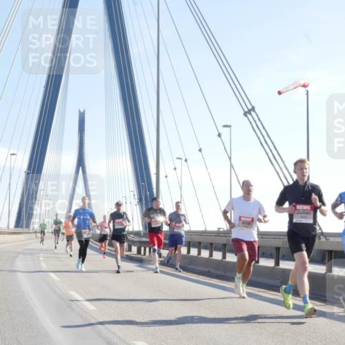 03.10.2025 - Köhlbrandbrückenlauf Matties Gatica Varas http://msf.ph/oto/9020223 03.10.2025 12:21:32 Position 1  meine-sportfotos.de