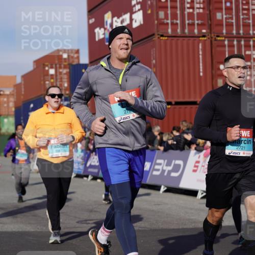 03.10.2025 - Köhlbrandbrückenlauf Michael Burmester http://msf.ph/oto/9020226 03.10.2025 10:20:59 Ziel 1463, 1609, 1667, 1846, 1965, 2076, 2200, 2362, 2416, 2456, 2512, 2720, 2721, 2943, 2969, 2977, 2978, 3215, 3306, 3408, 3772 meine-sportfotos.de