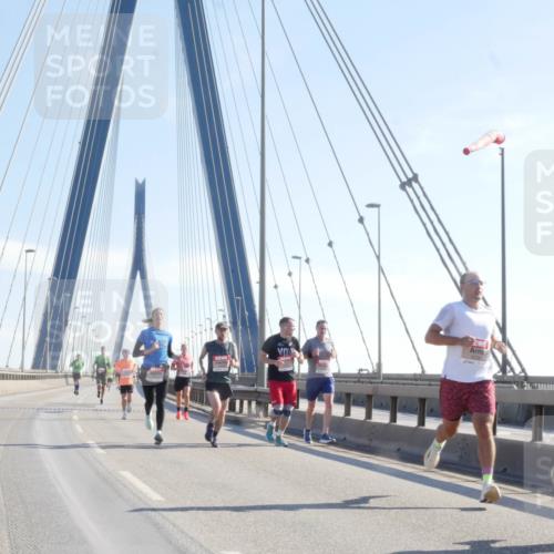 03.10.2025 - Köhlbrandbrückenlauf Matties Gatica Varas http://msf.ph/oto/9020227 03.10.2025 12:21:33 Position 1  meine-sportfotos.de