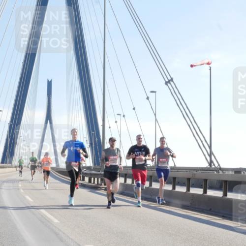 03.10.2025 - Köhlbrandbrückenlauf Matties Gatica Varas http://msf.ph/oto/9020234 03.10.2025 12:21:34 Position 1  meine-sportfotos.de