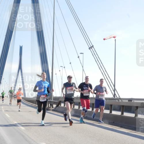 03.10.2025 - Köhlbrandbrückenlauf Matties Gatica Varas http://msf.ph/oto/9020235 03.10.2025 12:21:34 Position 1 4001, 48 meine-sportfotos.de