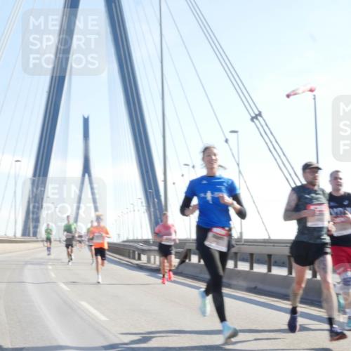 03.10.2025 - Köhlbrandbrückenlauf Matties Gatica Varas http://msf.ph/oto/9020241 03.10.2025 12:21:35 Position 1  meine-sportfotos.de
