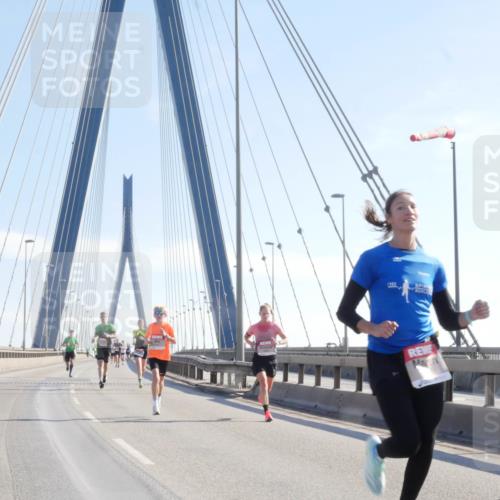 03.10.2025 - Köhlbrandbrückenlauf Matties Gatica Varas http://msf.ph/oto/9020244 03.10.2025 12:21:36 Position 1 1980 meine-sportfotos.de