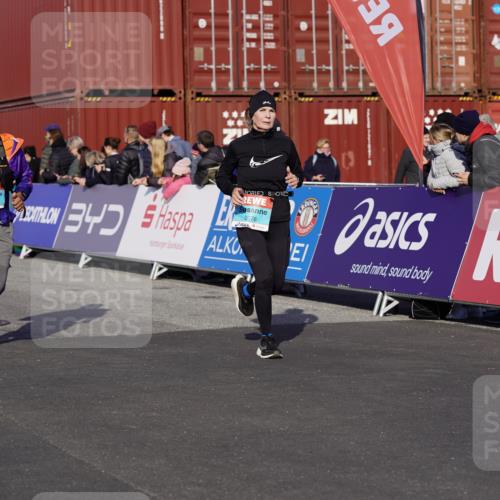 03.10.2025 - Köhlbrandbrückenlauf Michael Burmester http://msf.ph/oto/9020246 03.10.2025 10:21:02 Ziel 1667, 1846, 2076, 2200, 2362, 2456, 2720, 2721, 3306, 3408, 3772 meine-sportfotos.de