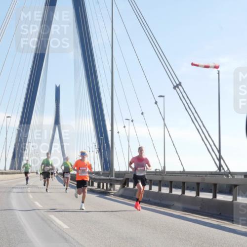 03.10.2025 - Köhlbrandbrückenlauf Matties Gatica Varas http://msf.ph/oto/9020248 03.10.2025 12:21:36 Position 1  meine-sportfotos.de
