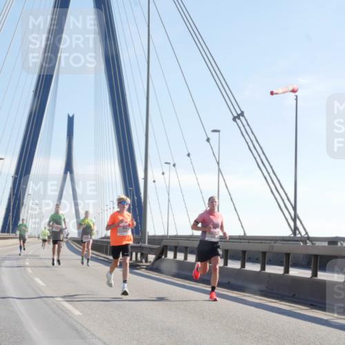 03.10.2025 - Köhlbrandbrückenlauf Matties Gatica Varas http://msf.ph/oto/9020251 03.10.2025 12:21:37 Position 1  meine-sportfotos.de