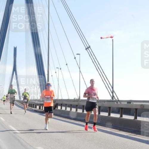 03.10.2025 - Köhlbrandbrückenlauf Matties Gatica Varas http://msf.ph/oto/9020255 03.10.2025 12:21:37 Position 1  meine-sportfotos.de