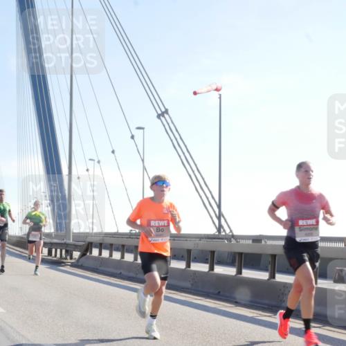 03.10.2025 - Köhlbrandbrückenlauf Matties Gatica Varas http://msf.ph/oto/9020261 03.10.2025 12:21:38 Position 1 4041, 4209 meine-sportfotos.de