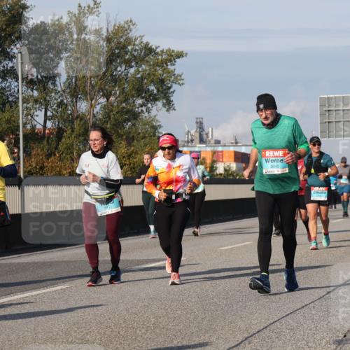 03.10.2025 - Köhlbrandbrückenlauf Luisa Fischer http://msf.ph/oto/9020263 03.10.2025 11:12:17 Position 3 2518, 361, 2441, 3045 meine-sportfotos.de