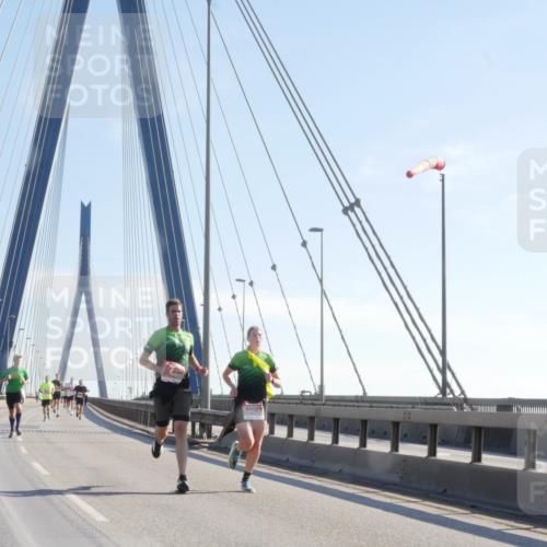 03.10.2025 - Köhlbrandbrückenlauf Matties Gatica Varas http://msf.ph/oto/9020270 03.10.2025 12:21:40 Position 1  meine-sportfotos.de