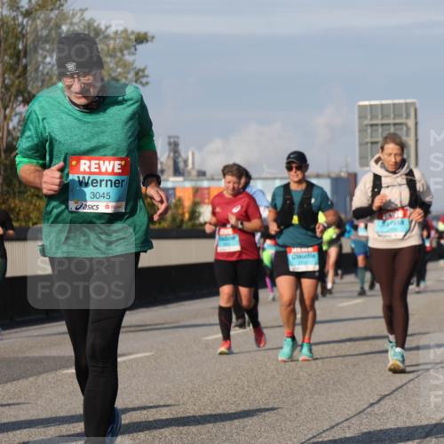 03.10.2025 - Köhlbrandbrückenlauf Luisa Fischer http://msf.ph/oto/9020280 03.10.2025 11:12:19 Position 3 3045 meine-sportfotos.de