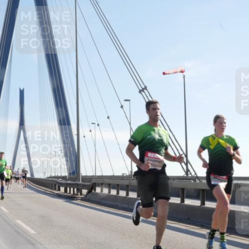 03.10.2025 - Köhlbrandbrückenlauf Matties Gatica Varas http://msf.ph/oto/9020282 03.10.2025 12:21:41 Position 1  meine-sportfotos.de