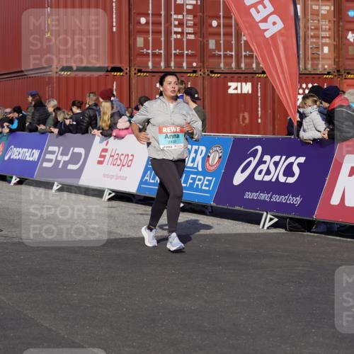 03.10.2025 - Köhlbrandbrückenlauf Michael Burmester http://msf.ph/oto/9020287 03.10.2025 10:21:04 Ziel 1667, 2076, 2119, 2200, 2415, 2456, 2720, 2721, 3306, 3408, 3772 meine-sportfotos.de