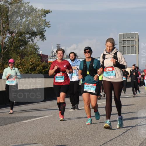 03.10.2025 - Köhlbrandbrückenlauf Luisa Fischer http://msf.ph/oto/9020289 03.10.2025 11:12:20 Position 3 8045, 3663, 2830, 2058 meine-sportfotos.de