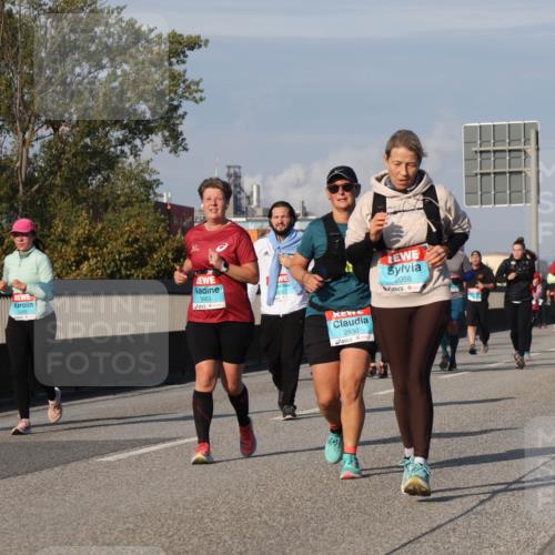 03.10.2025 - Köhlbrandbrückenlauf Luisa Fischer http://msf.ph/oto/9020290 03.10.2025 11:12:20 Position 3 2386, 3663, 2830, 2058 meine-sportfotos.de
