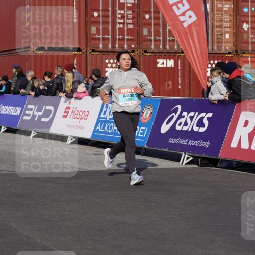 03.10.2025 - Köhlbrandbrückenlauf Michael Burmester http://msf.ph/oto/9020292 03.10.2025 10:21:04 Ziel 1667, 2076, 2119, 2200, 2415, 2456, 2720, 2721, 3306, 3408, 3772 meine-sportfotos.de