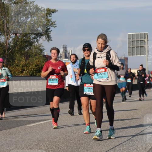 03.10.2025 - Köhlbrandbrückenlauf Luisa Fischer http://msf.ph/oto/9020295 03.10.2025 11:12:20 Position 3 2386, 3663, 2830, 2058 meine-sportfotos.de