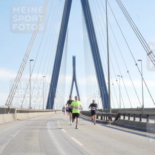 03.10.2025 - Köhlbrandbrückenlauf Matties Gatica Varas http://msf.ph/oto/9020302 03.10.2025 12:21:47 Position 1  meine-sportfotos.de