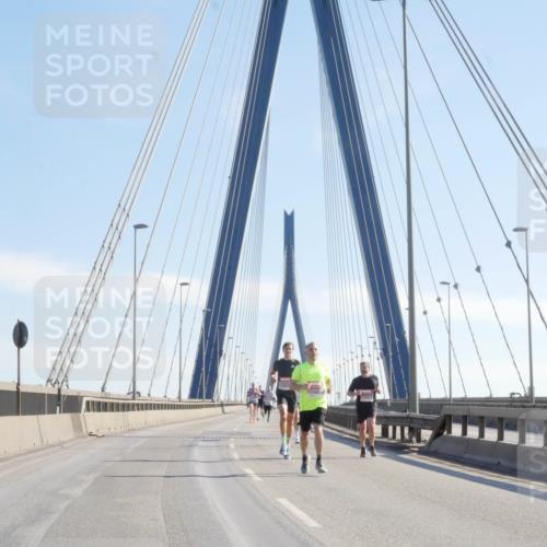 03.10.2025 - Köhlbrandbrückenlauf Matties Gatica Varas http://msf.ph/oto/9020305 03.10.2025 12:21:48 Position 1  meine-sportfotos.de
