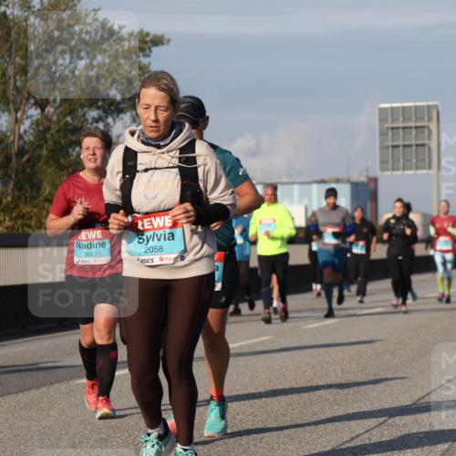 03.10.2025 - Köhlbrandbrückenlauf Luisa Fischer http://msf.ph/oto/9020310 03.10.2025 11:12:22 Position 3 59, 364, 3663, 2058 meine-sportfotos.de