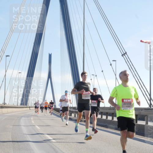 03.10.2025 - Köhlbrandbrückenlauf Matties Gatica Varas http://msf.ph/oto/9020320 03.10.2025 12:21:50 Position 1 4096 meine-sportfotos.de