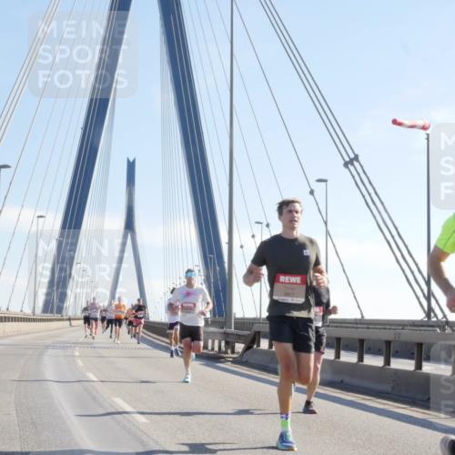03.10.2025 - Köhlbrandbrückenlauf Matties Gatica Varas http://msf.ph/oto/9020322 03.10.2025 12:21:51 Position 1 6817, 4096 meine-sportfotos.de