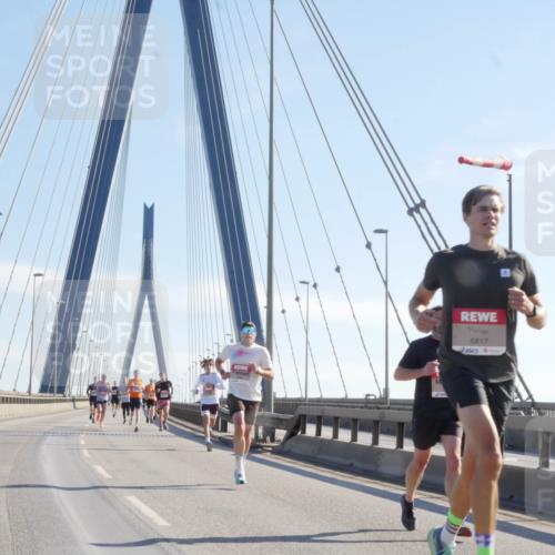 03.10.2025 - Köhlbrandbrückenlauf Matties Gatica Varas http://msf.ph/oto/9020325 03.10.2025 12:21:51 Position 1 6817 meine-sportfotos.de