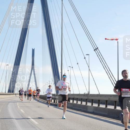 03.10.2025 - Köhlbrandbrückenlauf Matties Gatica Varas http://msf.ph/oto/9020330 03.10.2025 12:21:52 Position 1 4042 meine-sportfotos.de