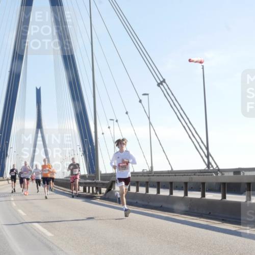 03.10.2025 - Köhlbrandbrückenlauf Matties Gatica Varas http://msf.ph/oto/9020345 03.10.2025 12:21:54 Position 1  meine-sportfotos.de