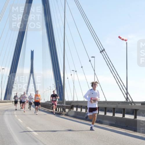 03.10.2025 - Köhlbrandbrückenlauf Matties Gatica Varas http://msf.ph/oto/9020348 03.10.2025 12:21:55 Position 1 1 meine-sportfotos.de
