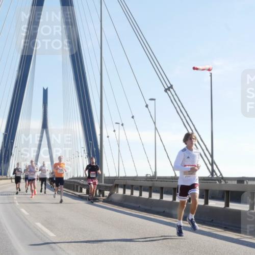 03.10.2025 - Köhlbrandbrückenlauf Matties Gatica Varas http://msf.ph/oto/9020351 03.10.2025 12:21:55 Position 1  meine-sportfotos.de