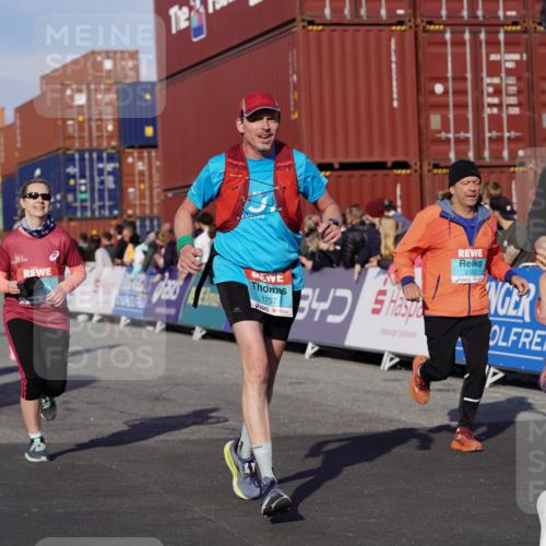 03.10.2025 - Köhlbrandbrückenlauf Michael Burmester http://msf.ph/oto/9020352 03.10.2025 10:21:13 Ziel 1757, 1899, 1992, 2068, 2119, 2350, 2369, 2415, 2616, 2897, 3116, 3839 meine-sportfotos.de
