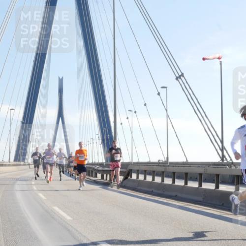 03.10.2025 - Köhlbrandbrückenlauf Matties Gatica Varas http://msf.ph/oto/9020354 03.10.2025 12:21:56 Position 1  meine-sportfotos.de