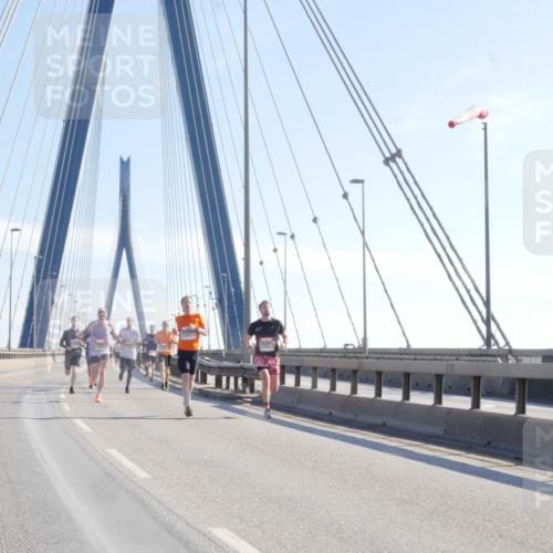 03.10.2025 - Köhlbrandbrückenlauf Matties Gatica Varas http://msf.ph/oto/9020356 03.10.2025 12:21:56 Position 1  meine-sportfotos.de