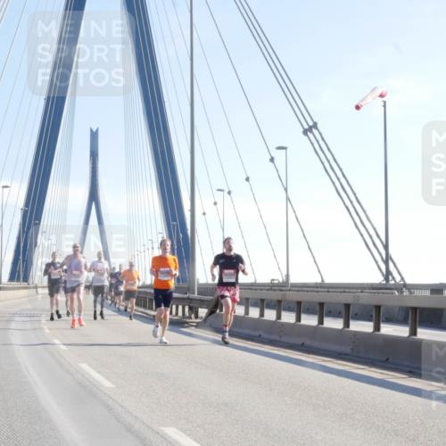 03.10.2025 - Köhlbrandbrückenlauf Matties Gatica Varas http://msf.ph/oto/9020361 03.10.2025 12:21:57 Position 1  meine-sportfotos.de
