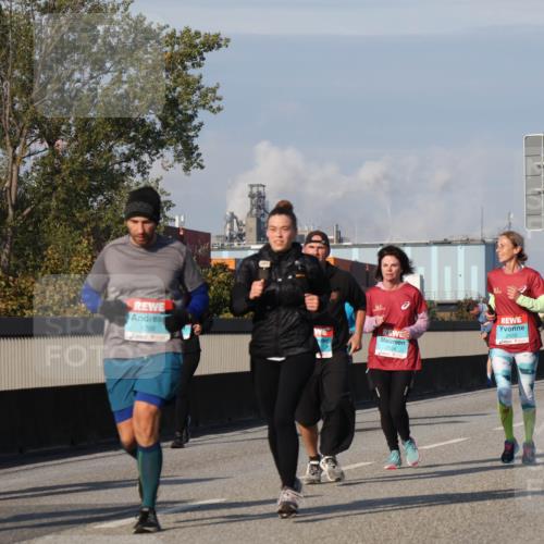 03.10.2025 - Köhlbrandbrückenlauf Luisa Fischer http://msf.ph/oto/9020367 03.10.2025 11:12:28 Position 3 2412, 1769, 2554, 2533 meine-sportfotos.de