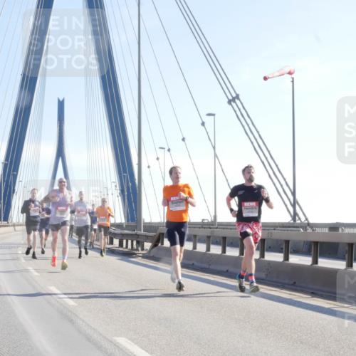 03.10.2025 - Köhlbrandbrückenlauf Matties Gatica Varas http://msf.ph/oto/9020372 03.10.2025 12:21:58 Position 1  meine-sportfotos.de