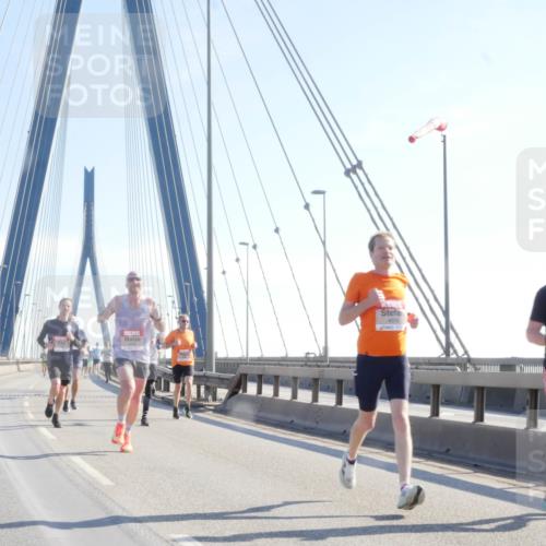 03.10.2025 - Köhlbrandbrückenlauf Matties Gatica Varas http://msf.ph/oto/9020379 03.10.2025 12:21:59 Position 1  meine-sportfotos.de