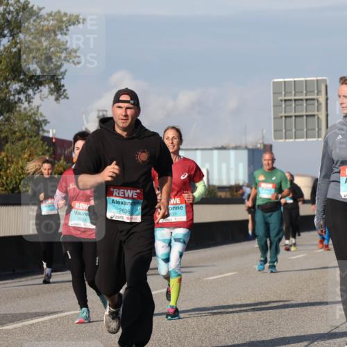 03.10.2025 - Köhlbrandbrückenlauf Luisa Fischer http://msf.ph/oto/9020388 03.10.2025 11:12:31 Position 3 2554, 2636, 533, 2443, 3324 meine-sportfotos.de