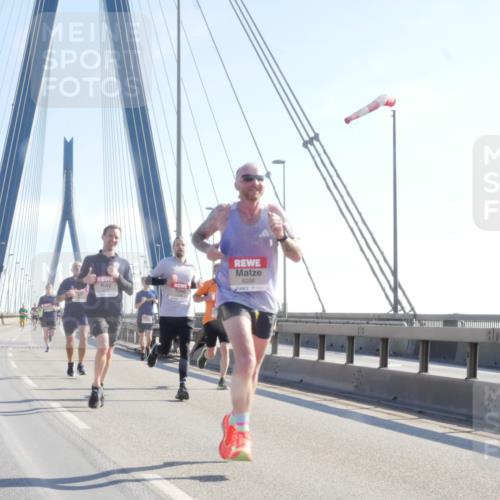 03.10.2025 - Köhlbrandbrückenlauf Matties Gatica Varas http://msf.ph/oto/9020390 03.10.2025 12:22:00 Position 1 6206, 11 meine-sportfotos.de